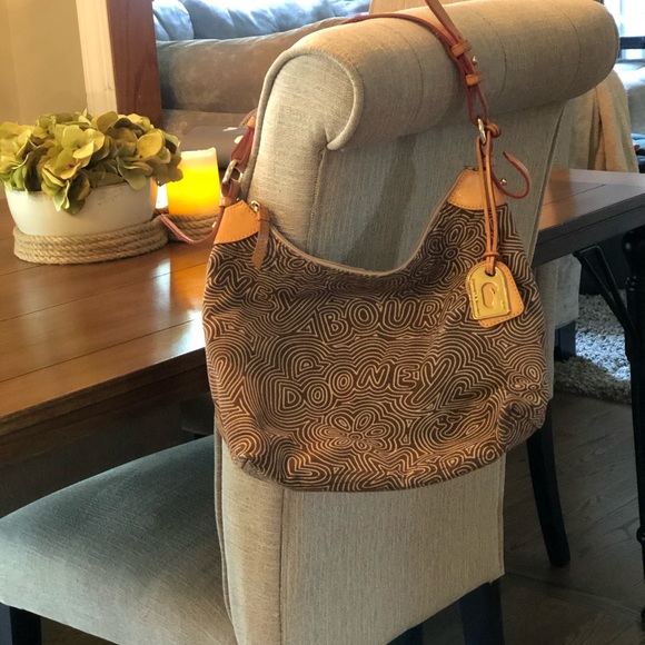 Large Dooney And Bourke retro handbag - Picture 9 of 9